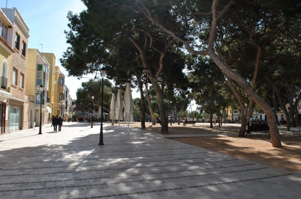 Urbanización Plaça dels Pins de Ciutadella